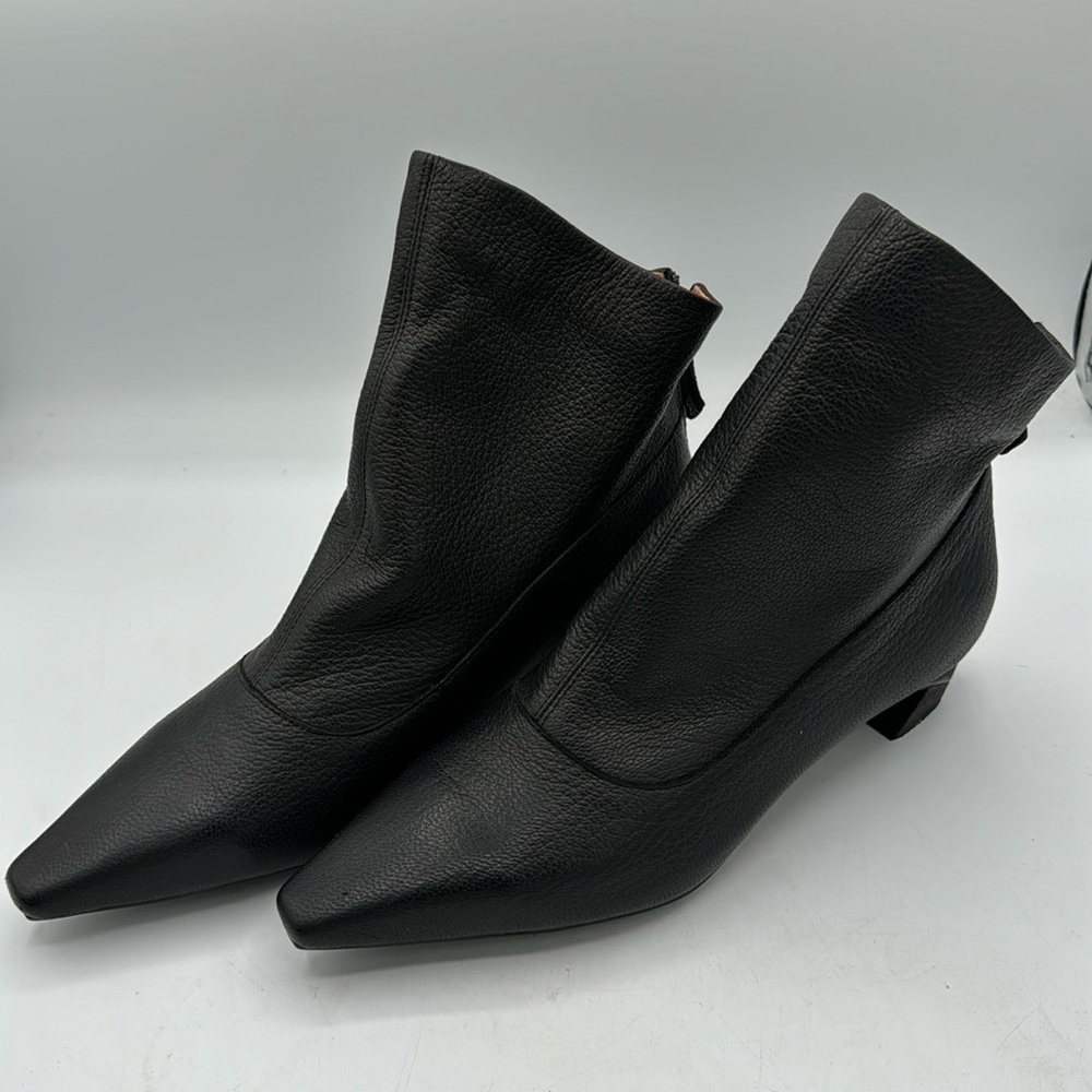 European soft leather ankle boots Size 39, no brand found